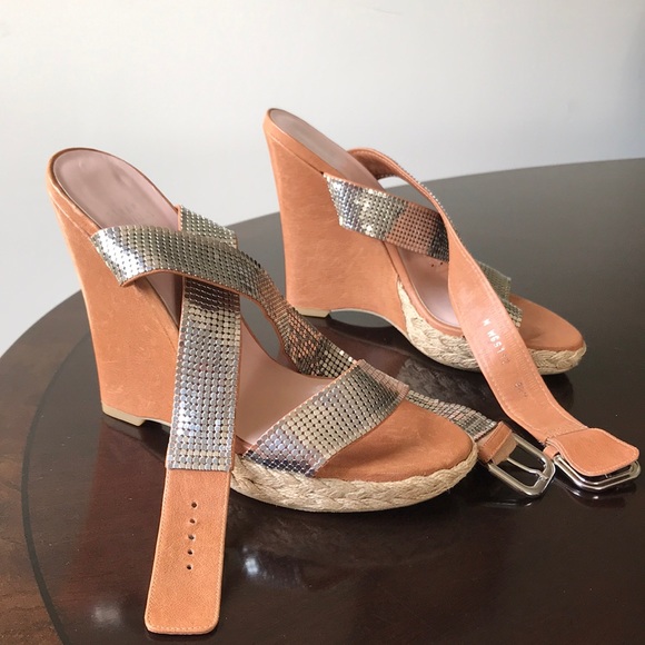 Stuart Weitzman Metal platted Alex crochet Wedges - Picture 3 of 8